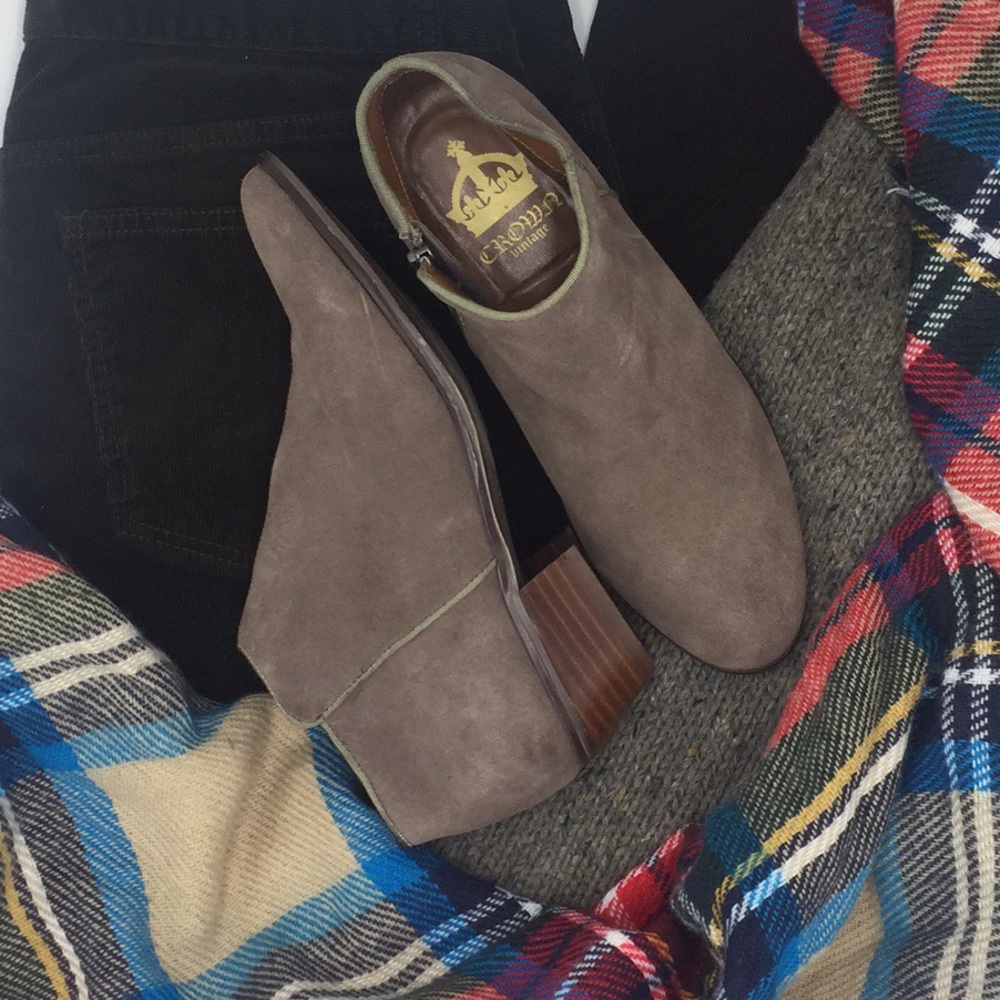 *SOLD* Taupe Leather Booties